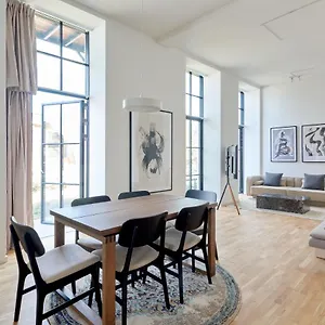 Cozy And Bright With Private Car Park Appartement Kopenhagen